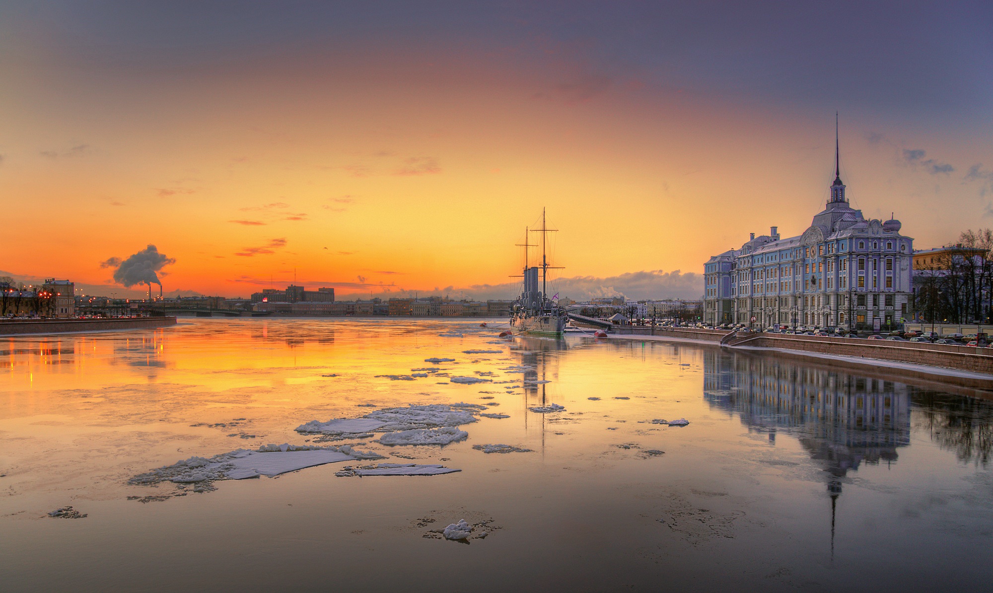 Санкт петербург город морей. Санкт-Петербург Нева. Набережная Санкт-Петербурга. Река Нева. Набережная Невы.