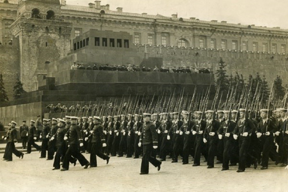 Парад победы 1 мая. Парад Победы 1939 в Москве. Парад 1 мая 1941 года в Москве. Первомайский парад в Москве 1941. ВВМУ Фрунзе на параде в Москве.
