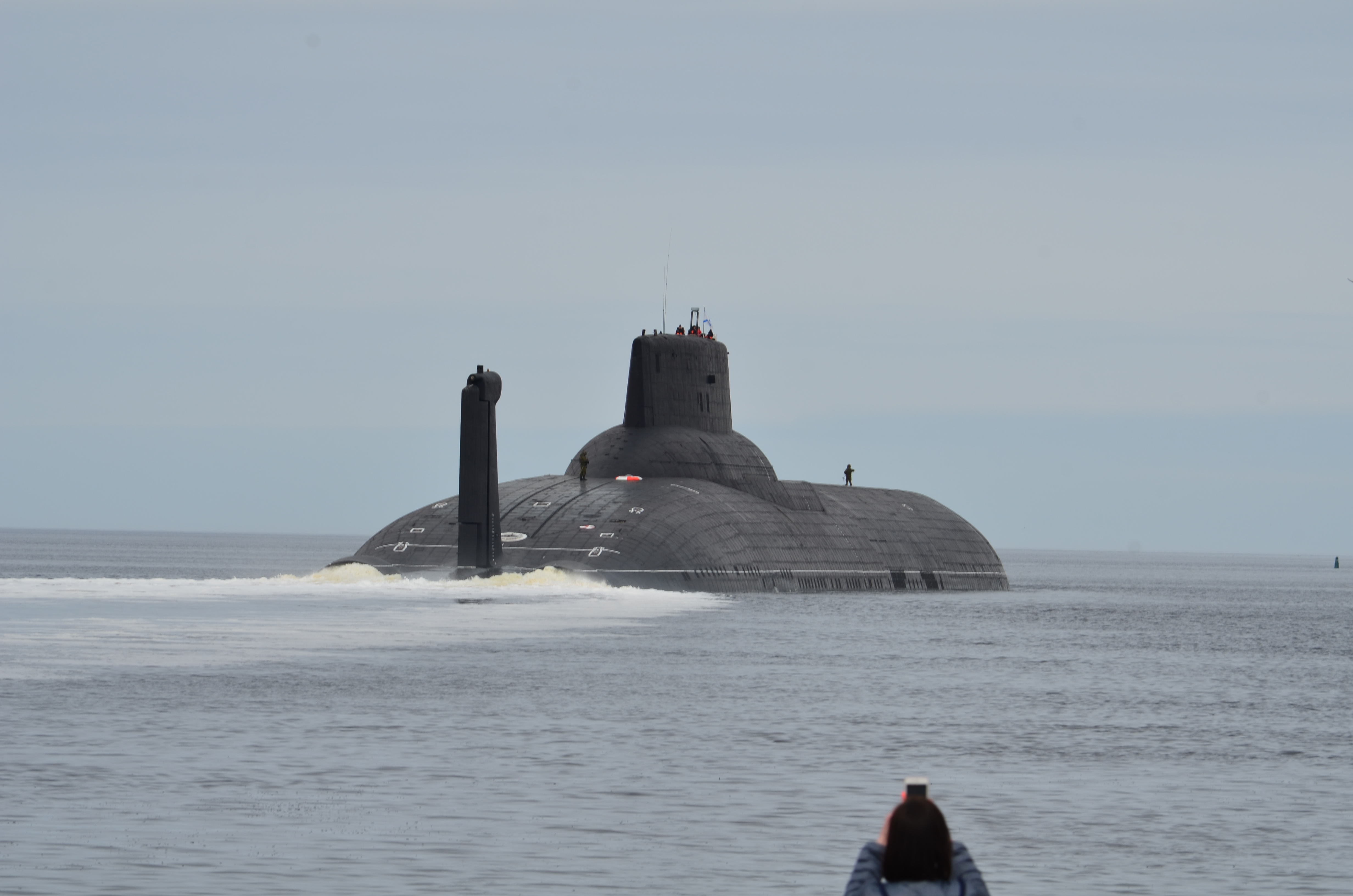 Самая большая подводная лодка. Проект 941 акула Дмитрий Донской. АПЛ Дмитрий Донской. Дмитрий Донской подводная лодка. ТК-208 «Дмитрий Донской».