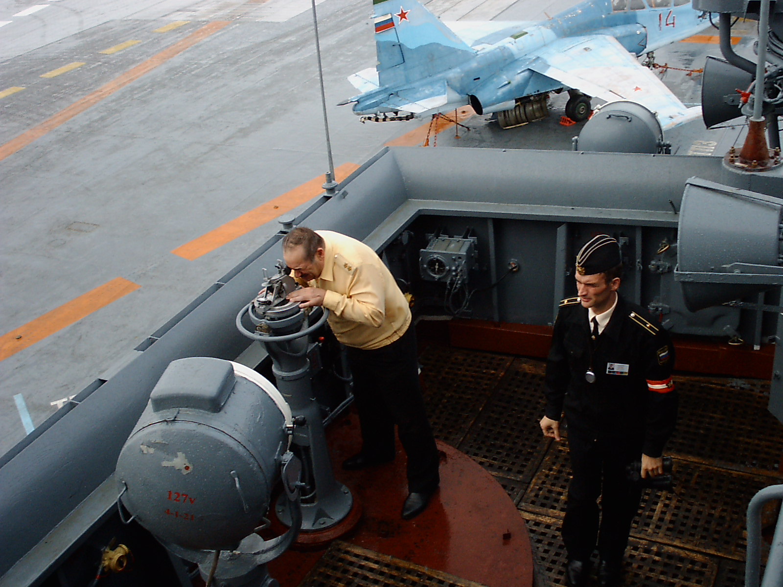 Авианосец Адмирал Кузнецов с экипажем